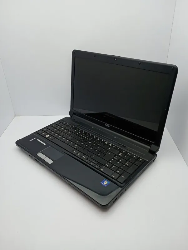 Ноутбук Fujitsu Lifebook AH530 / 15.6" (1366x768) TN / Intel Core i5-520M (2 (4) ядра по 2.4 - 2.93 GHz) / 6 GB DDR3 / 500 GB HDD / HD Graphics 2000 / WebCam б/в - зображення 4