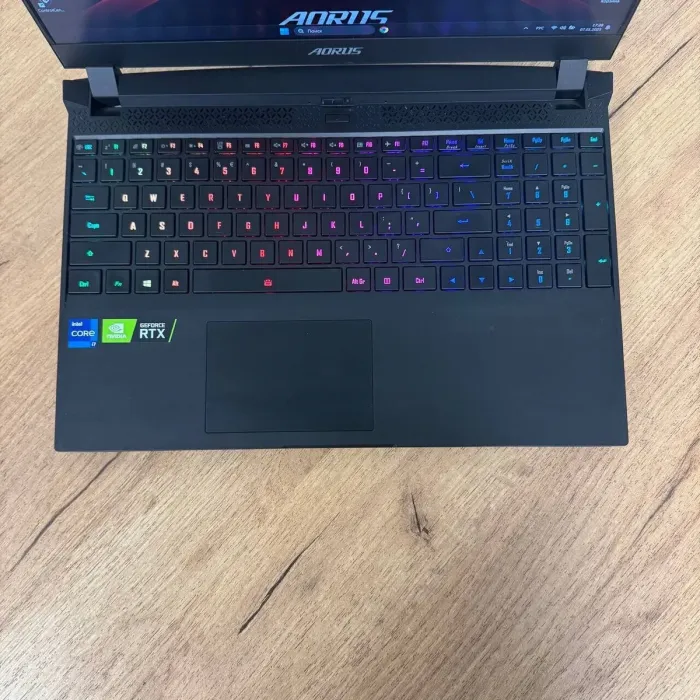 Ігровий ноутбук Б-клас Gigabyte Aorus 15P YD / 15.6" (1920x1080) IPS / Intel Core i7-11800H (8 (16) ядер по 2.3 - 4.6 GHz) / 32 GB DDR4 / 1000 GB SSD / nVidia GeForce RTX 3080, 16 GB GDDR6, 256-bit / WebCam б/в - зображення 7