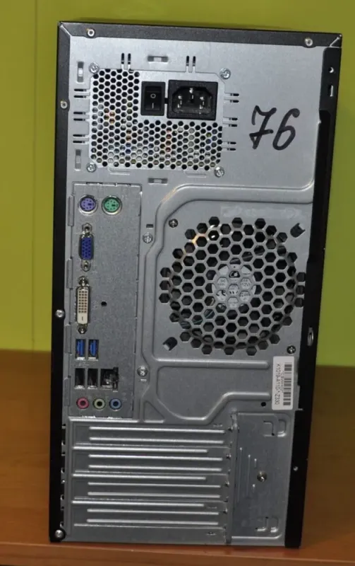 Комп'ютер Fujitsu Esprimo P420 E85 Tower / Intel Core i5-4590 (4 ядра по 3.3 - 3.7 GHz) / 8 GB DDR3 / 120 GB SSD / Intel HD Graphics 4600 / DVD-ROM / Windwos 10 Pro б/в - зображення 8