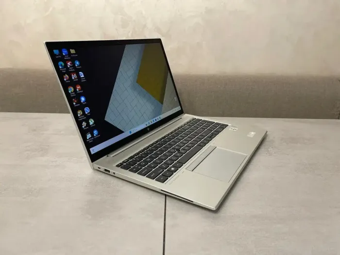 Ультрабук HP EliteBook 850 G7 / 15.6" (1920x1080) IPS / Intel Core i7-10610U (4 (8) ядра по 1.8 - 4.9 GHz) / 16 GB DDR4 / 256 GB SSD M.2 / Intel UHD Graphics / WebCam / HDMI б/в - зображення 4