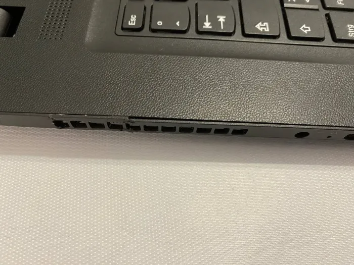 Ноутбук Б-клас Lenovo IdeaPad 110-17IKB / 17.3" (1600x900) TN / Intel Core i3-7100U (2 (4) ядра по 2.4 GHz) / 8 GB DDR4 / 240 GB SSD / AMD Radeon R5 M430, 2 GB GDDR3, 64-bit / WebCam / DVD-ROM б/в - зображення 5