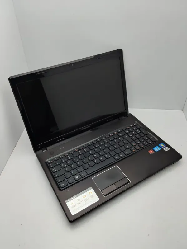 Ноутбук Lenovo G570 / 15.6" (1366x768) TN / Intel Core i5-2450M (2 (4) ядра по 2.5 - 3.1 GHz) / 6 GB DDR3 / 500 GB HDD / AMD Radeon HD 6400M, 1 GB DDR3, 64-bit / WebCam б/в - зображення 3