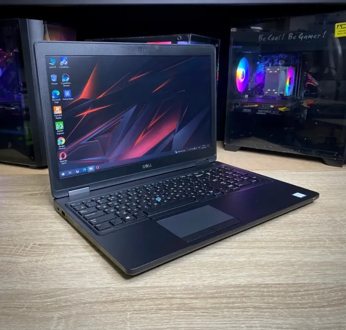 Мобільна робоча станція Dell Precision 3520 / 15.6" (1920x1080) TN / Intel Core i7-6820HQ (4 (8) ядра по 2.7 - 3.6 GHz) / 8 GB DDR4 / 256 GB SSD / nVidia Quadro M620, 2 GB GDDR5, 128-bit / WebCam б/в - зображення 2