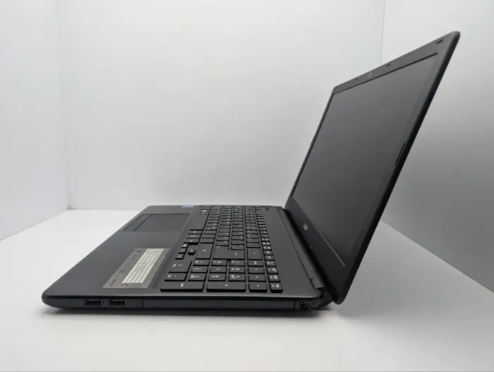 Ноутбук Acer Aspire E1-510 / 15.6" (1366x768) TN / Intel Pentium N3520 (4 ядра по 2.17 - 2.42 GHz) / 8 GB DDR3 / 240 GB SSD / Intel HD Graphics / WebCam / DVD-ROM б/в - зображення 5
