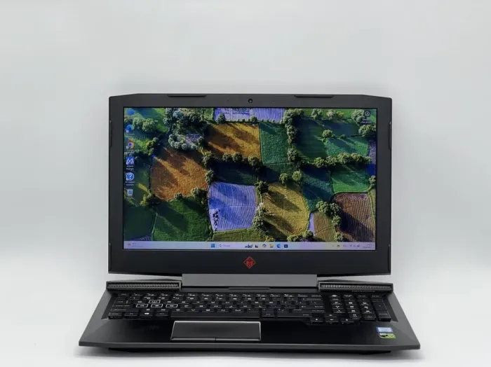 Ігровий ноутбук Б-клас HP Omen 15-ce198wm / 15.6" (1920x1080) IPS / Intel Core i7-8750H (6 (12) ядер по 2.2 - 4.1 GHz) / 16 GB DDR4 / 960 GB SSD / nVidia GeForce GTX 1060, 6 GB GDDR5, 192-bit / WebCam б/в - зображення 2