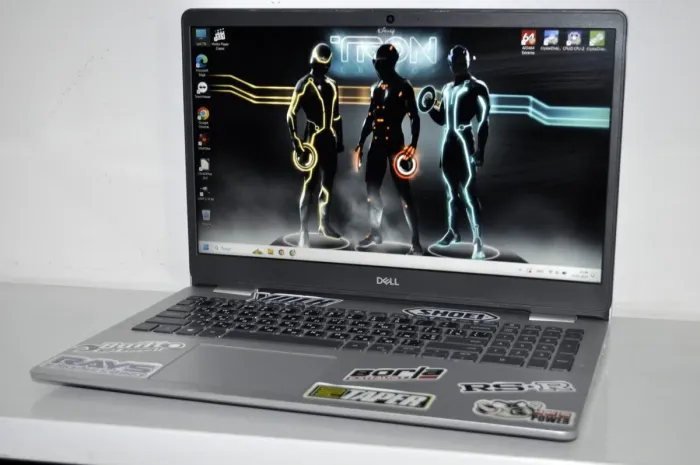 Ультрабук Б-клас Dell Inspiron 15 5593 / 15.6" (1920x1080) IPS / Intel Core i5-1035G1 (4 (8) ядер по 1.0 - 3.6 GHz) / 16 GB DDR4 / 512 GB SSD/ Intel UHD Graphics / WebCam / Windows 11 Pro б/в - зображення 5