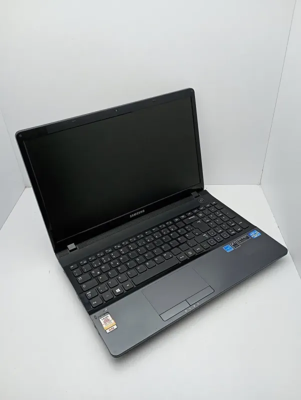 Ноутбук Samsung 300E / 15.6" (1366x768) TN / Intel Core i3-2350M (2 (4) ядра по 2.3 GHz) / 8 GB DDR3 / 500 GB HDD / nVidia GeForce GT 620M, 1 GB DDR3, 128-bit / WebCam б/в - зображення 3