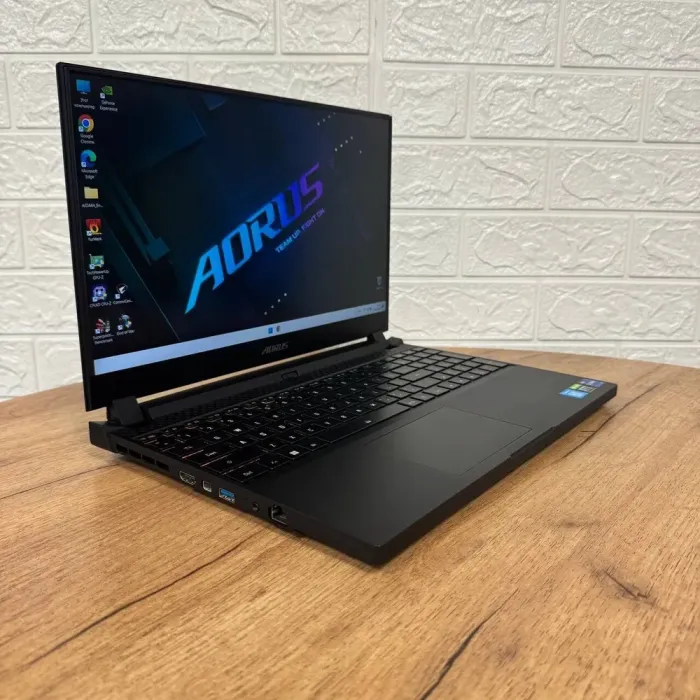 Ігровий ноутбук Б-клас Gigabyte Aorus 15P YD / 15.6" (1920x1080) IPS / Intel Core i7-11800H (8 (16) ядер по 2.3 - 4.6 GHz) / 16 GB DDR4 / 512 GB SSD / nVidia GeForce RTX 3080, 16 GB GDDR6, 256-bit / WebCam б/в - зображення 4