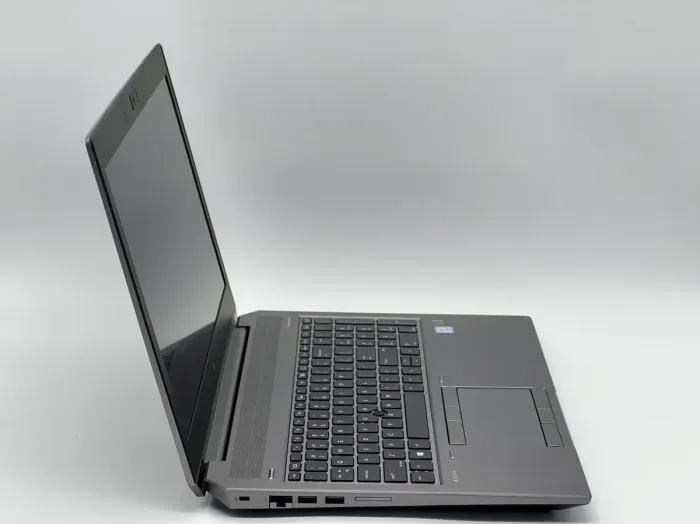 Мобільна робоча станція HP ZBook 15 G5 / 15.6" (1920x1080) IPS / Intel Xeon E-2176M (6 (12) ядер по 2.7 - 4.4 GHz) / 16 GB DDR4 / 512 GB SSD / nVidia Quadro P1000, 4 GB GDDR5, 128-bit / WebCam б/в - зображення 3