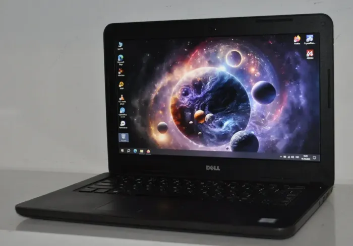 Ноутбук Dell Latitude 3380 / 13.3" (1366x768) TN / Intel Core i3-6006U (2 (4) ядра по 2.0 GHz) / 8 GB DDR4 / 128 GB SSD / Intel HD Graphics 520 / WebCam / HDMI / Windows 10 Pro  б/в - зображення 11