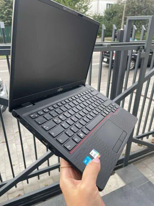 Ультрабук Fujitsu LifeBook E5412 / 14" (1920x1080) IPS / Intel Core i5-1235U (10 (12) ядер по 3,3 - 4,4 ГГц) / 32 ГБ DDR4 / 512 ГБ SSD M.2 / Intel Iris Xe Graphics / WebCam / Win 11 Pro + гравірування б/в - изображение 3