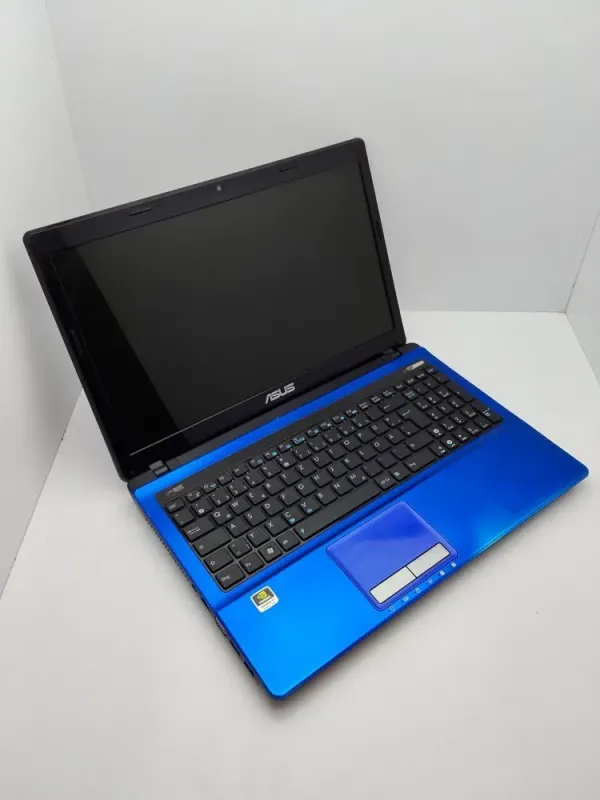 Ноутбук Asus K53 / 15.6" (1366x768) TN / Intel Core i3-2310M (2 (4) ядра по 2.1 GHz) / 6 GB DDR3 / 320 GB HDD / nVidia GeForce GT 520M, 1 GB DDR3, 64-bit / WebCam б/в - зображення 3