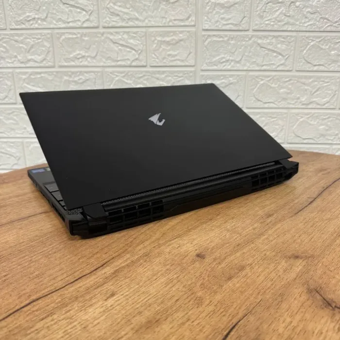 Ігровий ноутбук Б-клас Gigabyte Aorus 15P YD / 15.6" (1920x1080) IPS / Intel Core i7-11800H (8 (16) ядер по 2.3 - 4.6 GHz) / 16 GB DDR4 / 512 GB SSD / nVidia GeForce RTX 3080, 16 GB GDDR6, 256-bit / WebCam б/в - зображення 6