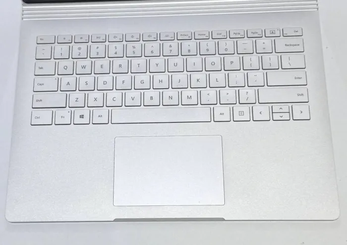 Ультрабук-трансформер Microsoft Surface Book 2 / 13.5" (3000x2000) IPS Touch / Intel Core i5-7300U (2 (4) ядра по 2.6 - 3.5 GHz) / 8 GB DDR3 / 256 GB SSD / Intel HD Graphics 620 / WebCam б/в - зображення 4