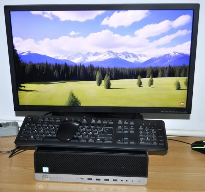 Комплект ПК: HP EliteDesk 800 G3 SFF / Intel Core i5-6500 (4 ядра по 3.2 - 3.6 GHz) / 16 GB DDR4 / 500 GB SSD / Intel HD Graphics 530 / DVD-ROM + Монітор Б-клас Acer B243HL / 24" (1920x1080) TN / VGA, DVI б/в - зображення 4