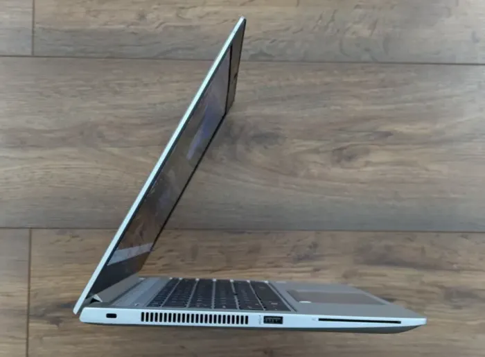 Ультрабук HP Elitebook 745 G5 / 14" (1920x1080) IPS / AMD Ryzen 7 Pro 2700U (4 (8) ядра по 2.2 - 3.8 GHz) / 8 GB DDR4 / 256 GB SSD / AMD Radeon Vega 10 Graphics / WebCam б/в - зображення 4