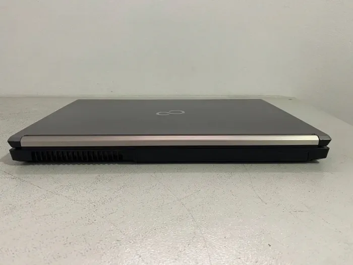 Мобільна робоча станція Fujitsu Celsius H760 / 15.6" (1920x1080) IPS / Intel Core i7-6820HQ (4 (8) ядра по 2.7 - 3.6 GHz) / 16 GB DDR4 / 256 GB SSD / nVidia Quadro M1000M, 2 GB GDDR5, 128-bit / WebCam / DVD-ROM б/в - зображення 5