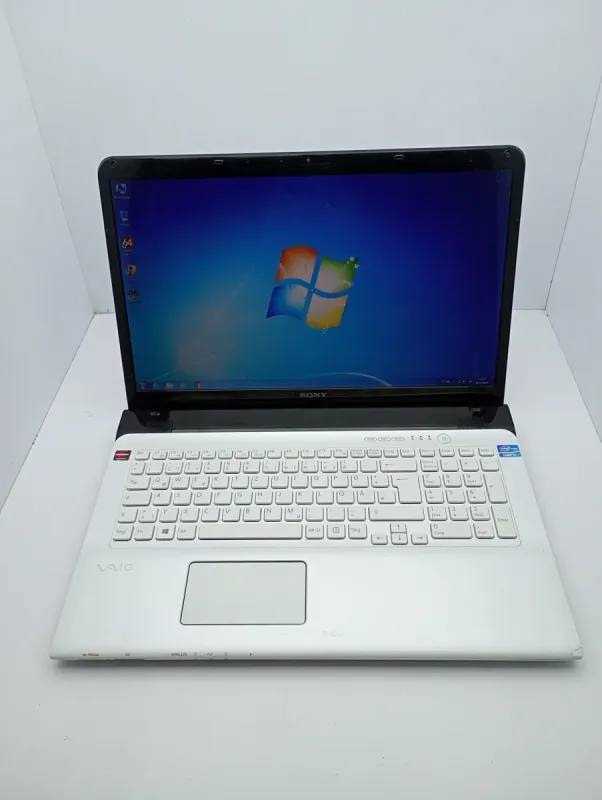 Ноутбук Sony SVE171 / 17.3" (1600x900) TN / Intel Core i5-3210M (2 (4) ядра по 2.5 - 3.1 GHz) / 6 GB DDR3 / 500 GB HDD / AMD Radeon HD 7600M, 1 GB DDR3, 128-bit / WebCam б/в - зображення 7