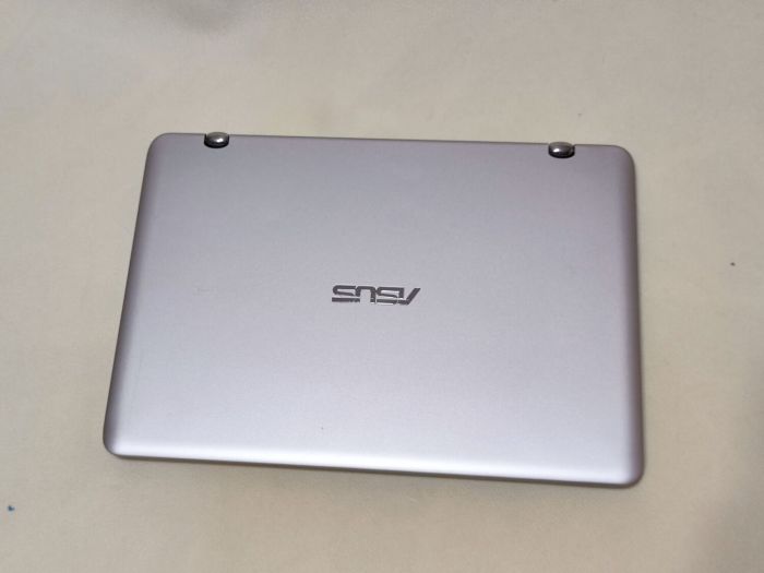 Ноутбук-трансформер Asus Q304UAK 2-in-1 / 13.3" (1920x1080) IPS Touch / Intel Core i5-7200U (2 (4) ядер по 2.5 - 3.1 GHz) / 12 GB DDR4 / 256 GB SSD / Intel HD Graphics 620 / WebCam б/в - зображення 6