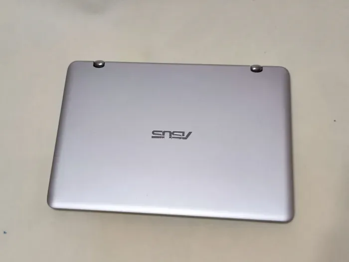 Ноутбук-трансформер Asus Q304UAK 2-in-1 / 13.3" (1920x1080) IPS Touch / Intel Core i5-7200U (2 (4) ядер по 2.5 - 3.1 GHz) / 12 GB DDR4 / 256 GB SSD / Intel HD Graphics 620 / WebCam б/в - зображення 6