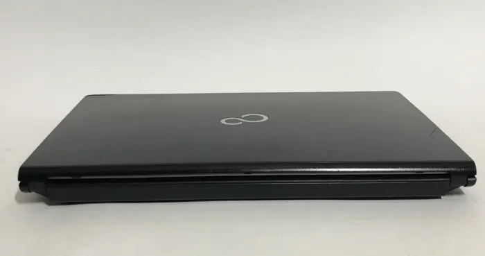 Ноутбук Б-клас Fujitsu LifeBook S935 / 13.3" (1920x1080) IPS / Intel Core i5-5300U (2 (4) ядра 2.3 - 2.9 GHz) / 8 GB DDR3 / 256 GB SSD / Intel HD Graphics 5500 / WebCam / Win 10 Pro б/в - зображення 3