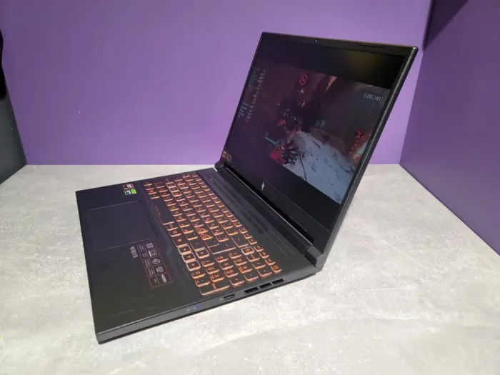 Ігровий ноутбук Acer Nitro V16 ANV16-41-R12R / 16" (1920x1200) IPS / AMD Ryzen 5 8645HS (6 (12) ядер по 4.3 - 5.0 GHz) / 16 GB DDR5 / 1000 GB SSD / nVidia GeForce RTX 4060, 8 GB GDDR6, 128-bit / WebCam б/в - зображення 4