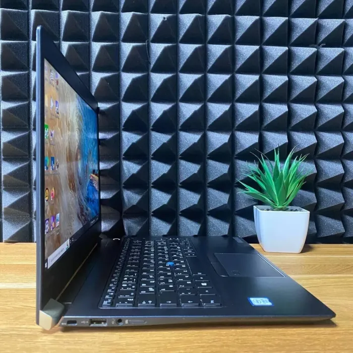 Ноутбук Toshiba Portege x30-d-162 / 13.3" (1920x1080) TN / Intel Core i5-7200U (2 (4) ядра по 2.5 - 3.1 GHz) / 8 GB DDR4 / 256 GB SSD / Intel HD Graphics 620 / WebCam б/в - зображення 5