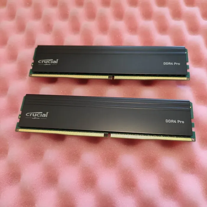 Комплект: Оперативна пам'ять Crucial DDR4 Pro / 64 GB (2x 32 GB) / PC4-25600 UDIMM / DDR4 / 3200 MHz б/в - зображення 2