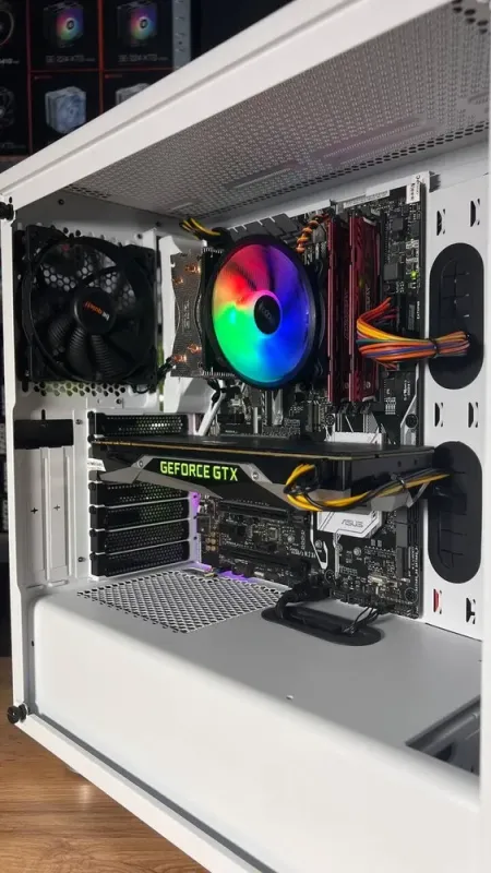 Ігровий ПК Corsair Carbide 275R Tempered Glass White Tower / Intel Core i5-6500 (4 ядра 3,2 - 3,6 ГГц) / 16 ГБ DDR4 / 250 ГБ SSD + 1000 ГБ HDD / nVidia GeForce GTX 1080, 8 ГБ GDDR5X, 256-біт / 500 Вт б/в - зображення 6