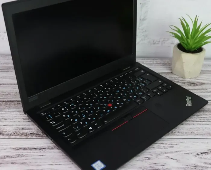 Ультрабук Lenovo ThinkPad L390 / 13.3" (1920x1080) IPS / Intel Core i7-8565U (4 (8) ядра по 1.8 - 4.6 GHz) / 16 GB DDR4 / 256 GB SSD M.2 / Intel UHD Graphics / WebCam б/в - зображення 3