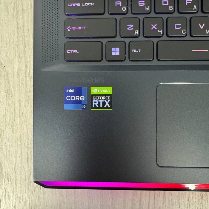 Ігровий ноутбук Б-класу MSI GE76 Raider 11UH / 17,3" (1920x1080) IPS / Intel Core i9-11980HK (8 (16 ядер по 3,3 - 5,0 ГГц) / 32 ГБ DDR4 / 512 ГБ SSD / nVidia GeForce RTX 3080, 16 ГБ GDDR6, 256-біт / WebCam б/в - зображення 5