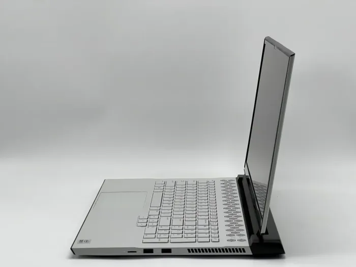 Ігровий ноутбук Б-класу Dell Alienware M17 R4 / 17,3" (1920x1080) IPS / Intel Core i7-10750H (6 (12) ядер по 2,6 - 5,0 ГГц) / 16 ГБ DDR4 / 1024 ГБ SSD NVMe / nVidia GeForce RTX 3070, 8 ГБ GDDR6, 256-біт / WebCam б/в - зображення 4