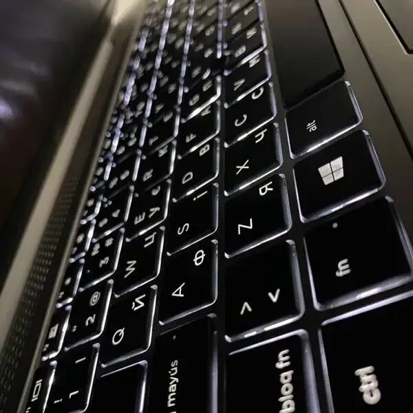 Ультрабук HP EliteBook 840 G5 / 14" (1920x1080) IPS / Intel Core i5-8350U (4 (8) ядра по 1.7 - 3.6 GHz) / 16 GB DDR4 / 512 GB SSD / AMD Radeon RX 540, 2 GB GDDR5, 128-bit / WebCam / Fingerprint б/в - зображення 13