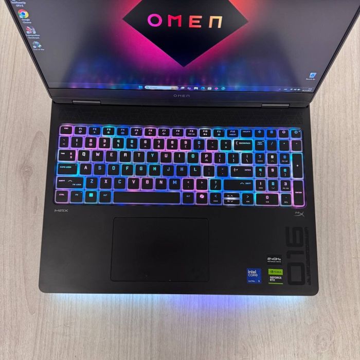 Ігровий ноутбук HP Omen Max Gaming 16-ah0033dx / 16" (2560x1600) IPS / Intel Core Ultra 9 275HX (24 (24) ядра по 2,7 - 5,4 ГГц) / 32 ГБ DDR5 / 1000 ГБ SSD / nVidia GeForce RTX 5060, 8 ГБ GDDR7, 128-біт / WebCam б/в - зображення 3