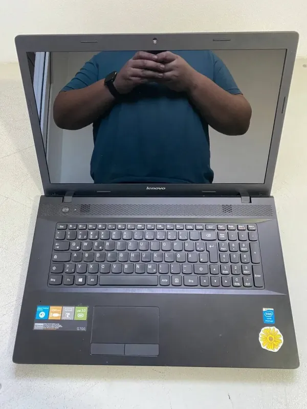 Ноутбук Lenovo G700 / 17.3" (1600x900) TN / Intel Core i5-2540M (2 (4) ядра по 2.6 - 3.3 GHz) / 8 GB DDR3 / 128 GB SSD / Intel HD Graphics 3000 / WebCam / DVD-ROM б/в - зображення 2