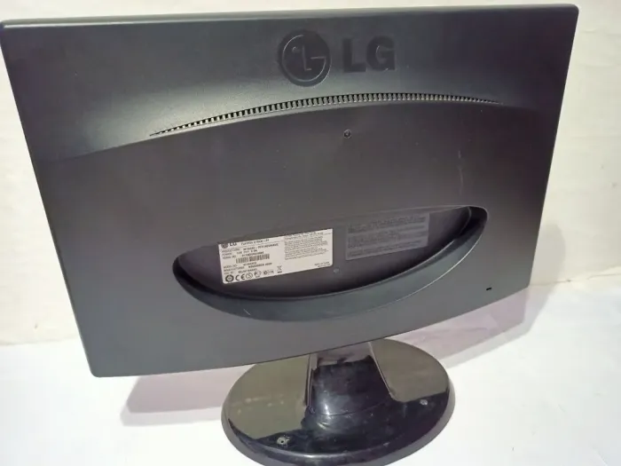 Комплект ПК: Fujitsu Esprimo E700 E85+ SFF / Intel Core i3-2120 (2 (4) ядра по 3.3 GHz) / 8 GB DDR3 / 120 GB SSD / Intel HD Graphics 2000 / DVD-ROM + Монітор LG Flatron W1943C-PF / 19" (1366x768) TN / 1x VGA б/в - зображення 8