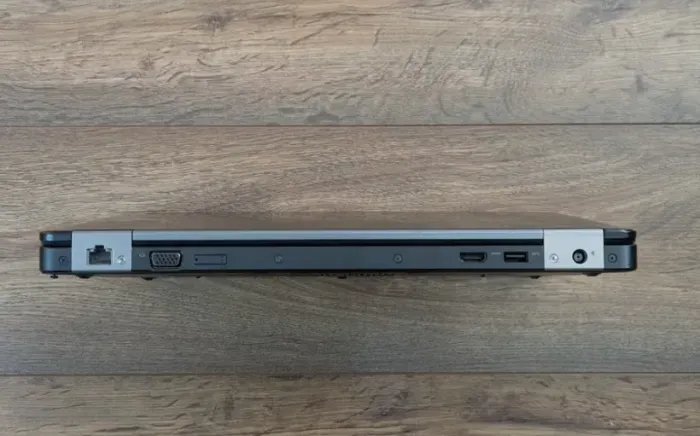 Ультрабук Dell Latitude E5470 / 14" (1366x768) TN / Intel Core i5-6200U (2 (4) ядра по 2.3 - 2.8 GHz) / 16 GB DDR4 / 256 GB SSD / Intel HD Graphics 520 / WebCam б/в - зображення 6