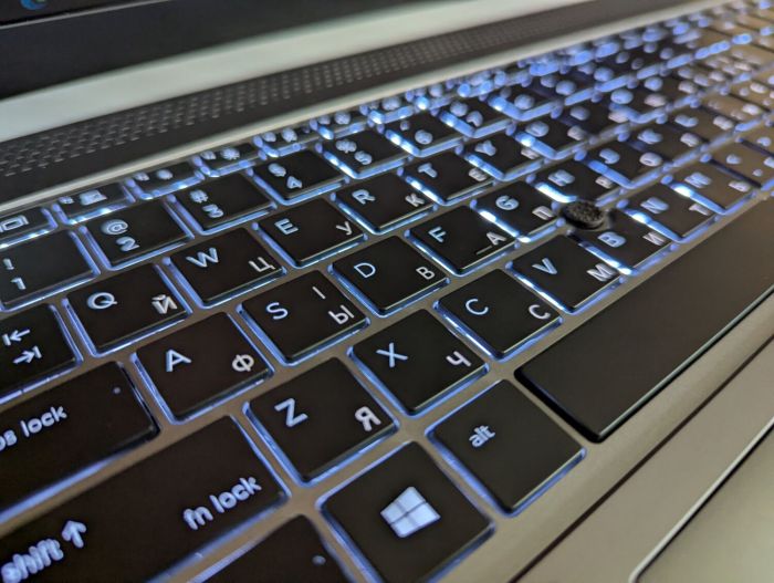 Мобільна робоча станція HP Zbook 15U G5 / 15.6" (1920x1080) IPS / Intel Core i5-8250U (4 (8) ядра по 1.6 - 3.4 GHz) / 16 GB DDR4 / 512 GB SSD / AMD Radeon Pro WX 3100, 2 GB GDDR5, 128-bit / WebCam / TouchID / Windows 10 б/в - зображення 6