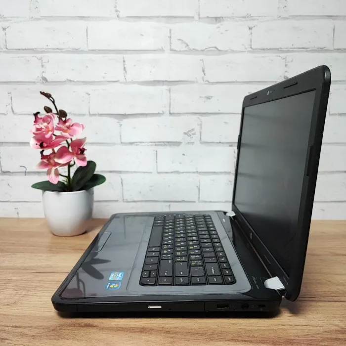 Ноутбук HP Pavilion G6 / 15.6" (1366x768) TN / Intel Core i5-2430M (2 (4) ядра по 2.4 - 3.0 GHz) / 8 GB DDR3 / 128 GB SSD / Intel HD Graphics 3000 / WebCam б/в - зображення 4