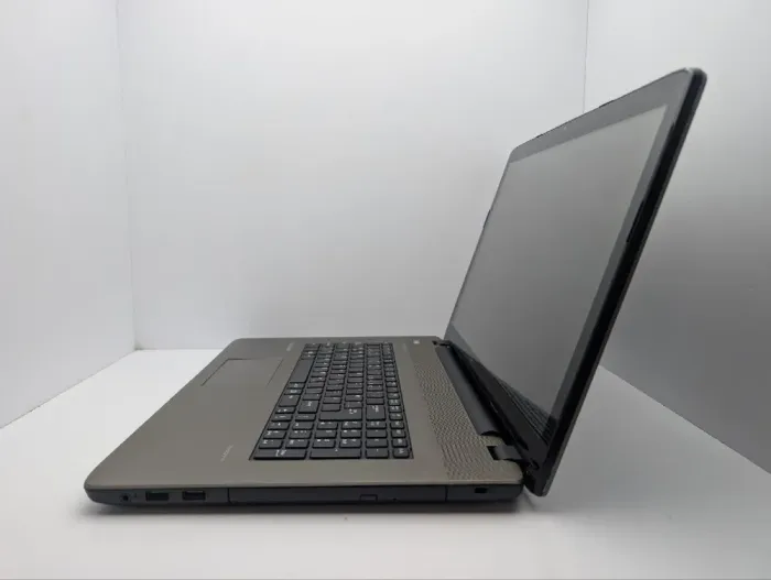 Ноутбук Medion Akoya E7416T / 17.3" (1600x900) TN Touch / Intel Pentium 3805U (2 ядра по 1.9 GHz) / 6 GB DDR3 / 120 GB SSD / Intel HD Graphics / WebCam / DVD-ROM б/в - зображення 5