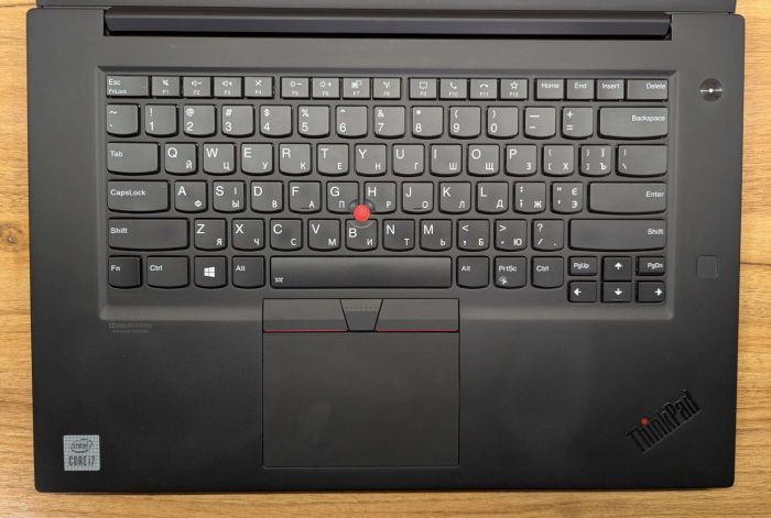Мобільна робоча станція Lenovo ThinkPad P1 Gen 3 / 14" (1920x1080) IPS / Intel Core i7-10750H (6 (12) ядер по 2,6 - 5,0 ГГц) / 32 ГБ DDR4 / 1000 ГБ SSD / nVidia Quadro T2000 Max-Q, 4 ГБ GDDR5, 128-біт / Веб-камера / Windows 10 б/в - зображення 3