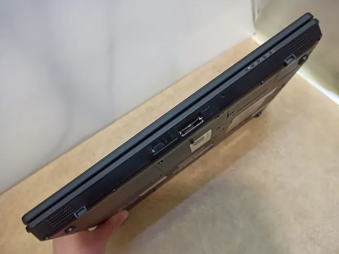 Ноутбук Toshiba Tecra M11 / 14" (1366x768) TN / Intel Core i3-370M (2 (4) ядра по 2.4 GHz) / 4 GB DDR3 / 120 GB SSD / Intel HD Graphics / WebCam / Без АКБ б/в - зображення 7