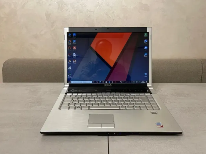 Ноутбук Dell XPS M1530 / 15.4" (1280x800) TN / Intel Core 2 Duo T9300 (2 (4) ядра по 2.5 GHz) / 4 GB DDR2 / 120 GB SSD / nVidia GeForce 8600M GT, 512 MB GDDR2, 128-bit / WebCam / DVD-ROM б/в - зображення 2