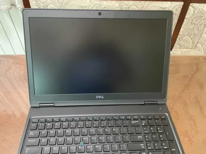 Робоча станція Dell Precision 3530 / 15.6" (1920x1080) IPS / Intel Core i7-8850H (6 (12) ядра по 2.6 - 4.3 GHz) / 16 GB DDR4 / 256 GB SSD / nVidia Quadro P600, 4 GB GDDR5, 128-bit / WebCam б/в - зображення 5