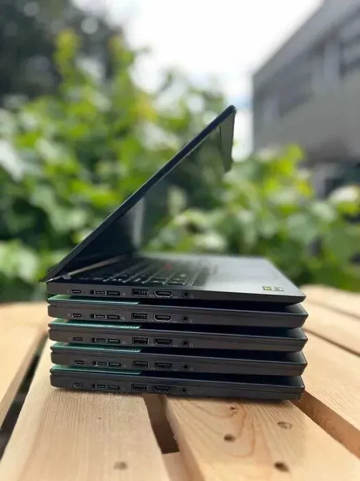 Ультрабук Lenovo ThinkPad X395 / 13.3" (1920x1080) IPS / AMD Ryzen 5 PRO 3500U (4 (8) ядра по 2.1 - 3.7 GHz) / 16 GB DDR4 / 256 GB SSD M.2 / AMD Radeon RX Vega 8 Graphics / WebCam / Windows 10 Pro б/в - зображення 4