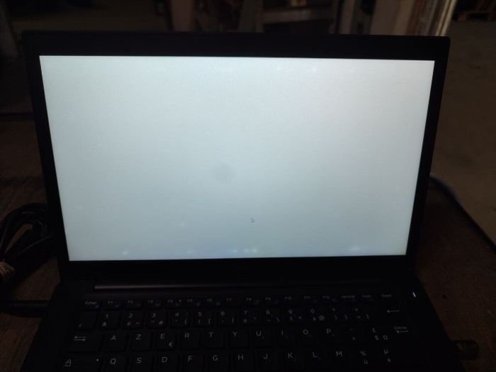 Нетбук Б-клас Dell Latitude 7490 / 14" (1366x768) TN / Intel Core i5-8250U (4 (8) ядра по 1.6 - 3.4 GHz) / 8 GB DDR4 / 128 GB SSD / Intel UHD Graphics 620 / WebCam б/в - зображення 3