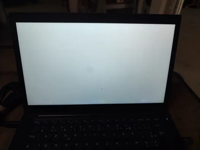 Нетбук Б-клас Dell Latitude 7490 / 14" (1366x768) TN / Intel Core i5-8250U (4 (8) ядра по 1.6 - 3.4 GHz) / 8 GB DDR4 / 128 GB SSD / Intel UHD Graphics 620 / WebCam б/в - зображення 3