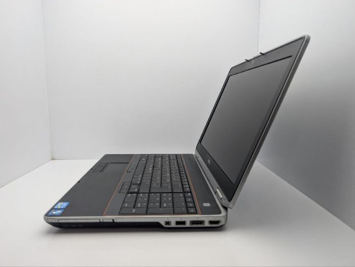 Ноутбук Dell Latitude E6520 / 15.6" (1920x1080) TN / Intel Core i7-2620M (2 (4) ядра по 2.7 - 3.4 GHz) / 8 GB DDR3 / 1000 GB HDD / Intel HD Graphics 3000 / WebCam / DVD-ROM б/в - зображення 5