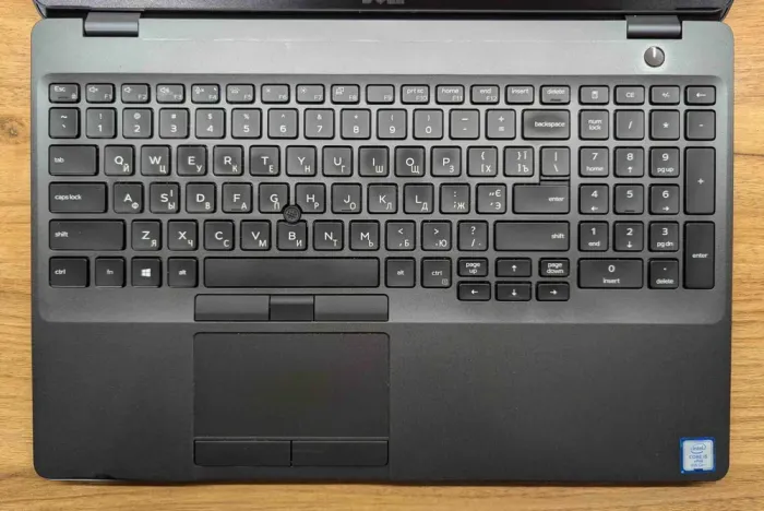 Ультрабук Dell Latitude 5500 / 15.6" (1920x1080) IPS / Intel Core i5-8365U (4 (8) ядра по 1.6 - 4.1 GHz) / 16 GB DDR4 / 512 GB SSD / Intel UHD Graphics 620 / WebCam / HDMI / Windows 10 б/в - зображення 5