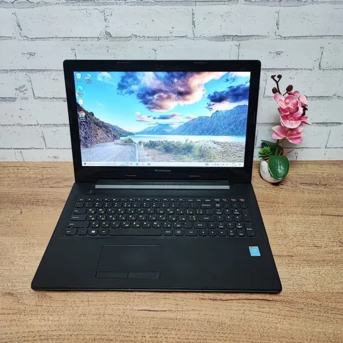 Ноутбук Б-клас Lenovo G50-70 / 15.6" (1366x768) TN / Intel Core i5-4210U (2 (4) ядра по 1.7 - 2.7 GHz) / 8 GB DDR3 / 256 GB SSD / Intel HD Graphics 4400 / WebCam / DVD-ROM б/в - зображення 2